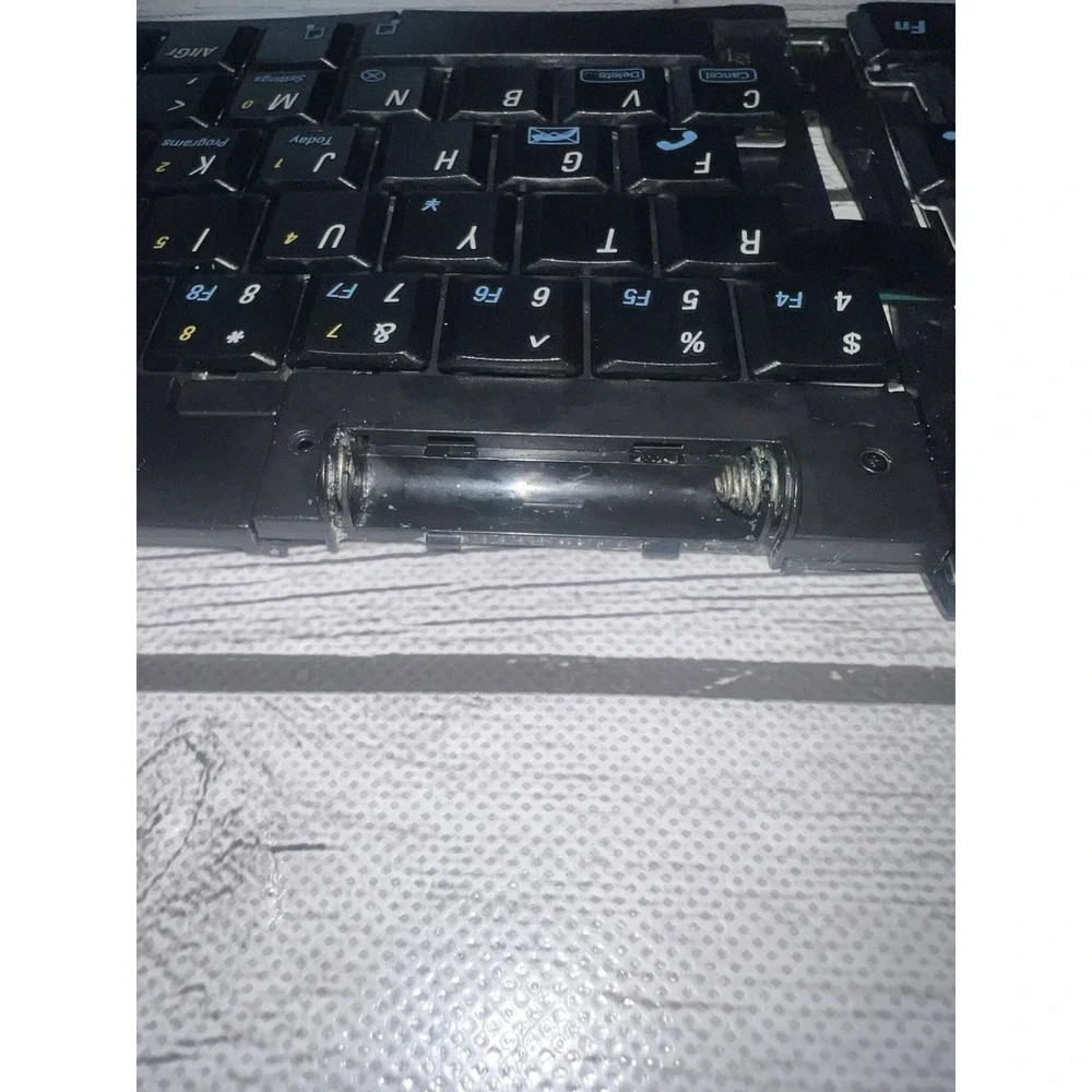 Think Outside Stowaway Sierra Bluetooth Folding Keyboard STBT01 READ